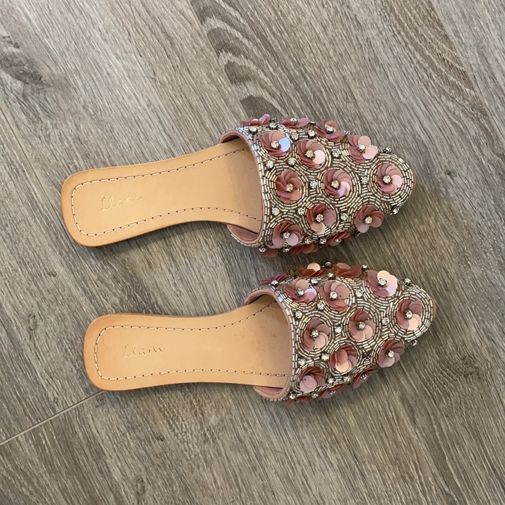 NWOT Llani slides